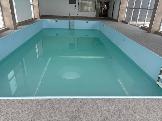 Rooftop pool, water in, Toronto skyline